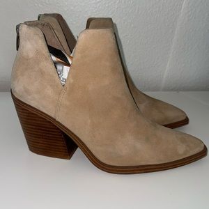 Vince Camuto beige pointed toe boots/low ankle booties - W 10